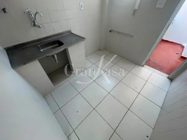 Unfurnished apartment with 2 bedrooms and a parking spot — photo 2