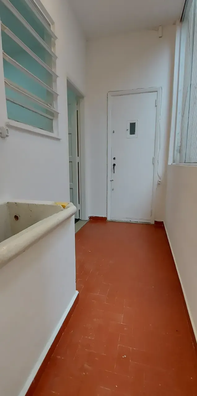 1-bedroom apartment with wood floors and glass shower — photo 10