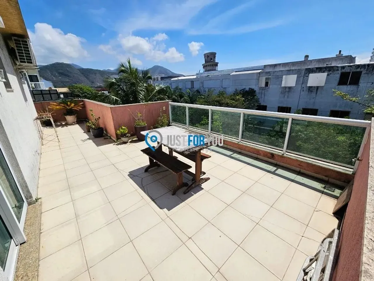 Furnished 2-bedroom apartment with 155 m² — photo 17