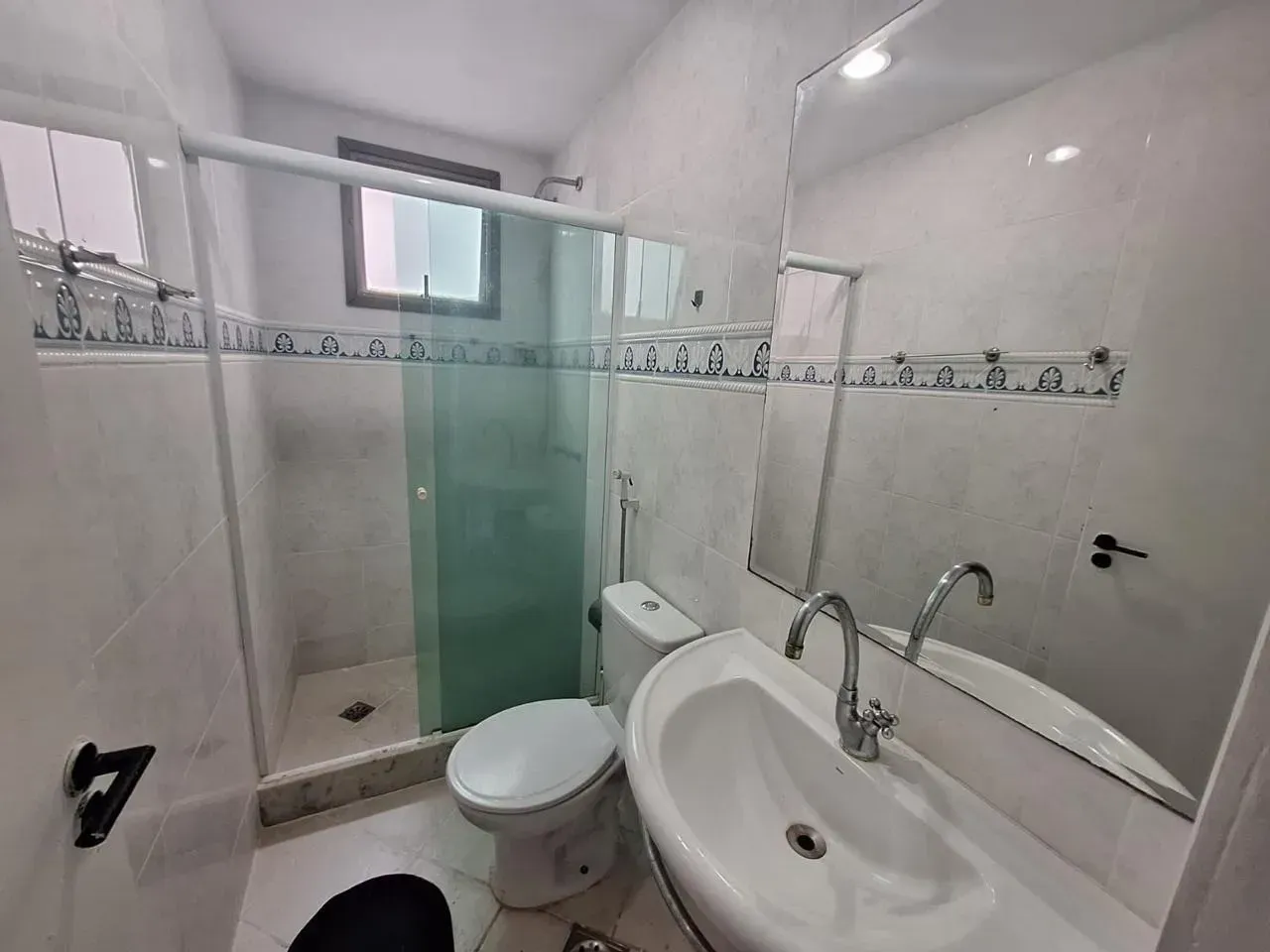 Apartamento sem mobília com 3 quartos e varanda — photo 14