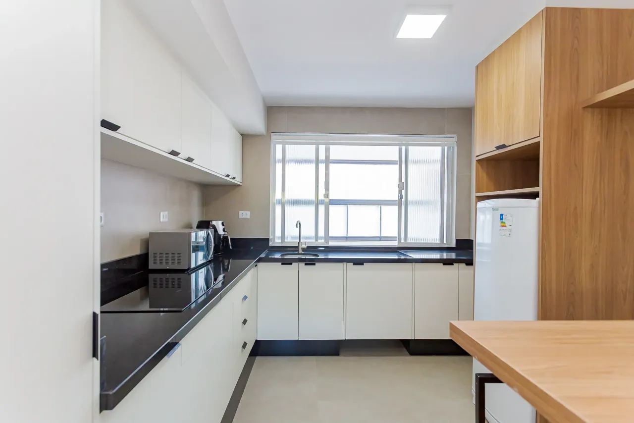 Furnished studio with glass shower and 1 parking spot — photo 8