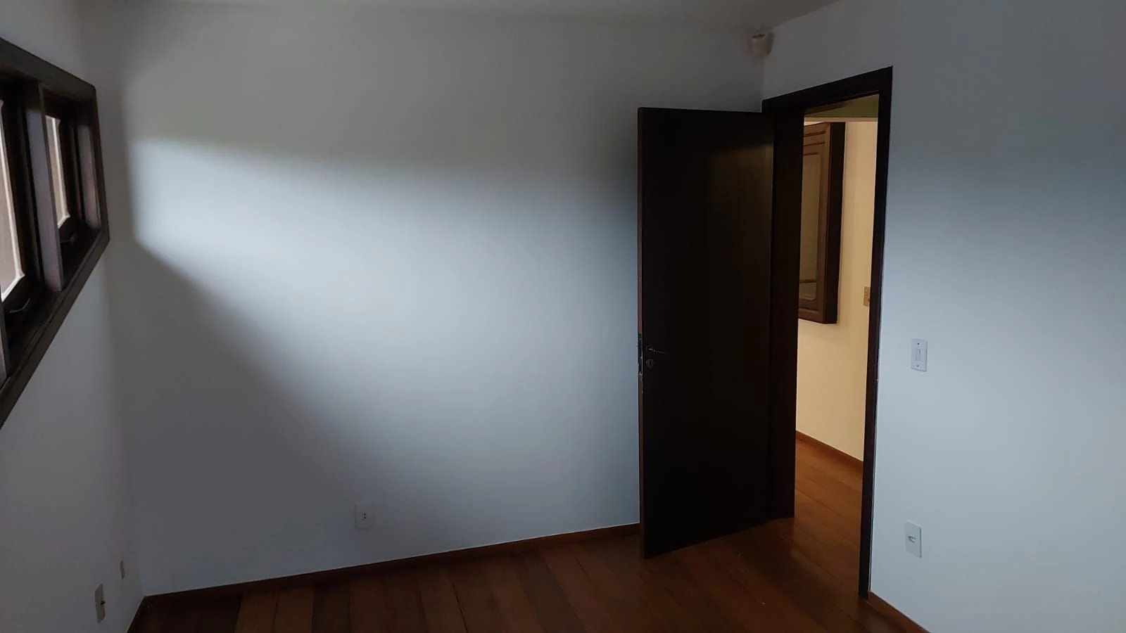 Балкон з грилем та 3 спальні: будинок 735 м² — photo 27