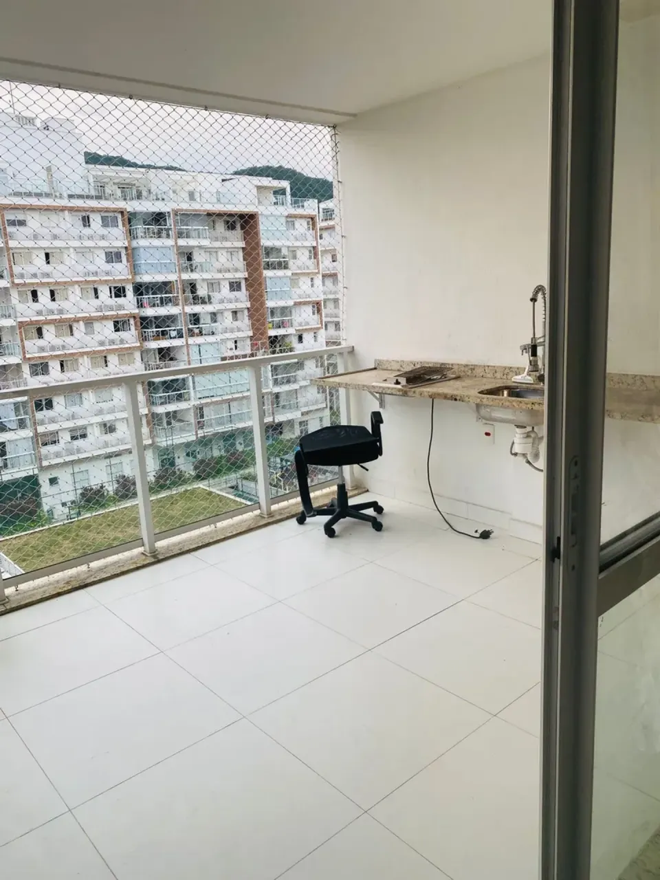 2-bedroom apartment with a closed kitchen and balcony — photo 5