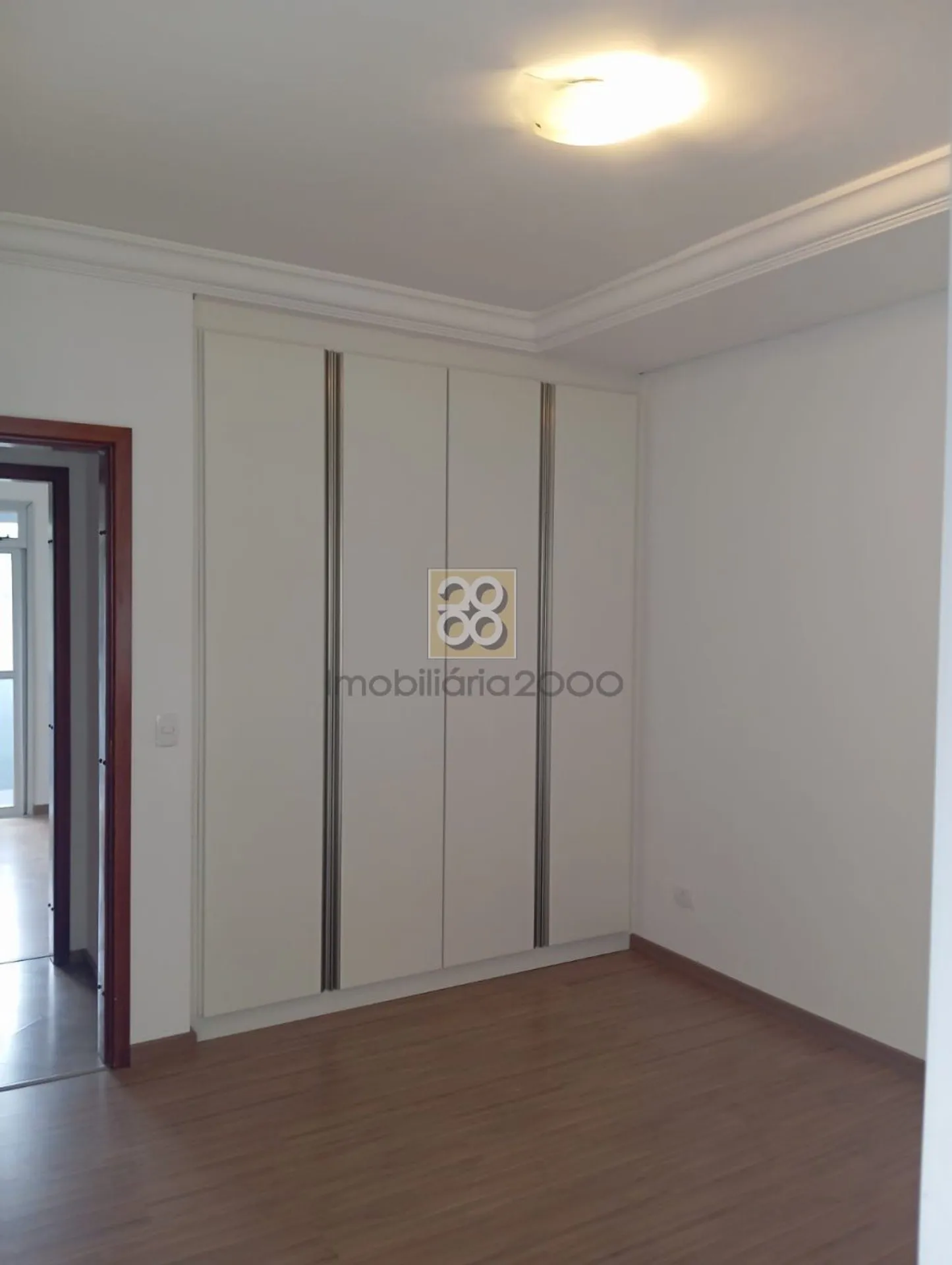 Деревянный пол или ламинат и 3 спальни: квартира 131 м² — photo 4