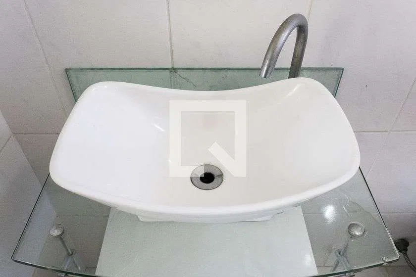 Apartamento de 2 quartos em condomínio com piscina — photo 17