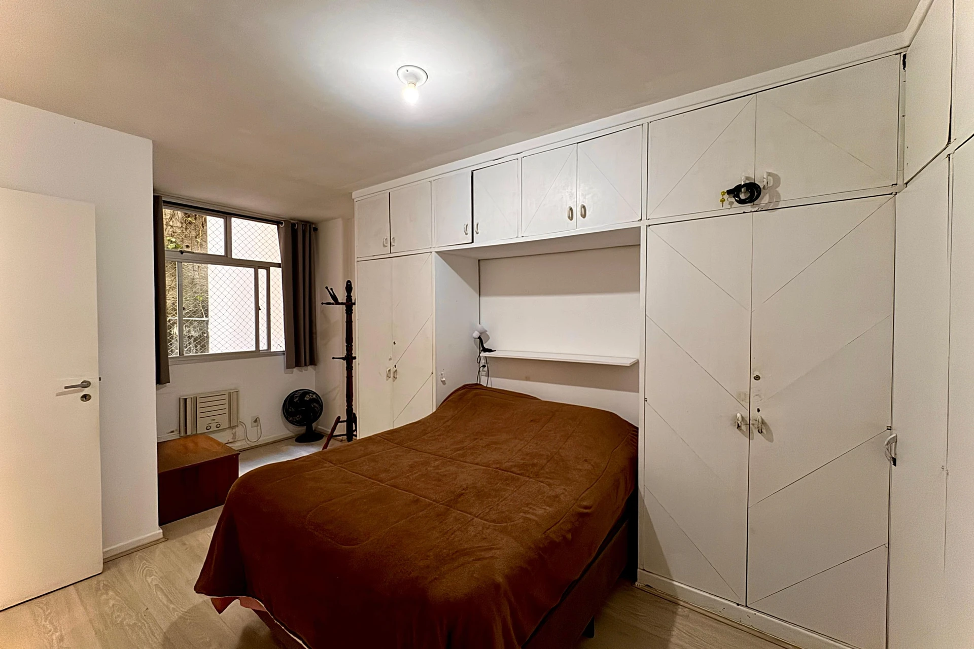 Furnished apartment, 96 m², with a glass-enclosed balcony — photo 19