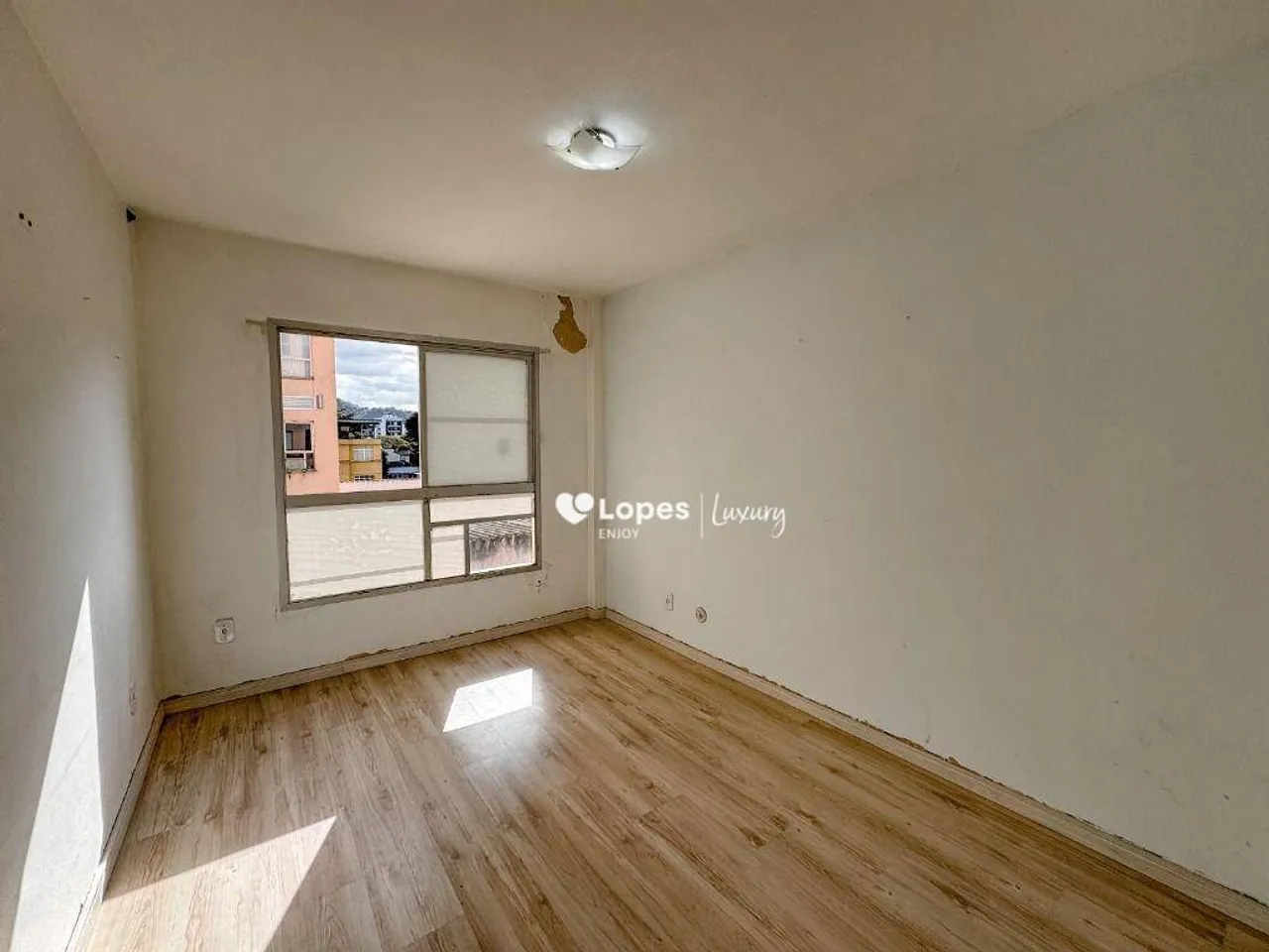 Unfurnished 2-bedroom apartment with a balcony — photo 18