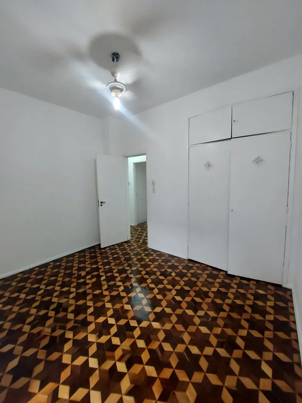 3-bedroom apartment with built-in wardrobes — photo 19