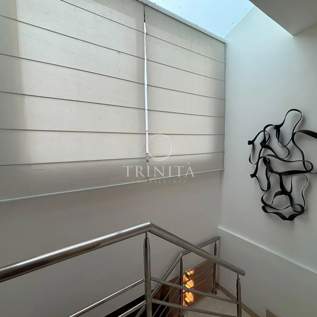 Furnished apartment with 4 en-suite bedrooms and balcony — photo 37