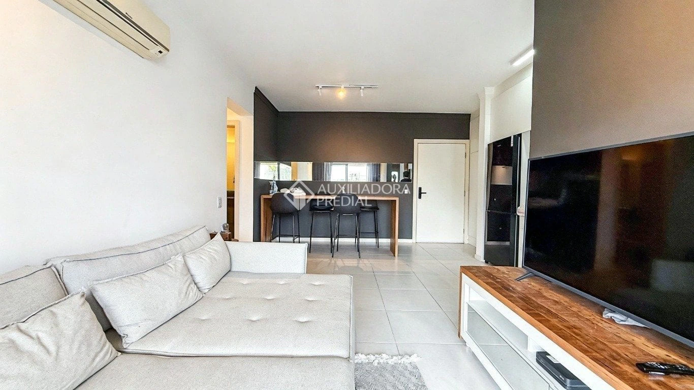 Furnished 2-bedroom apartment with open-plan kitchen
