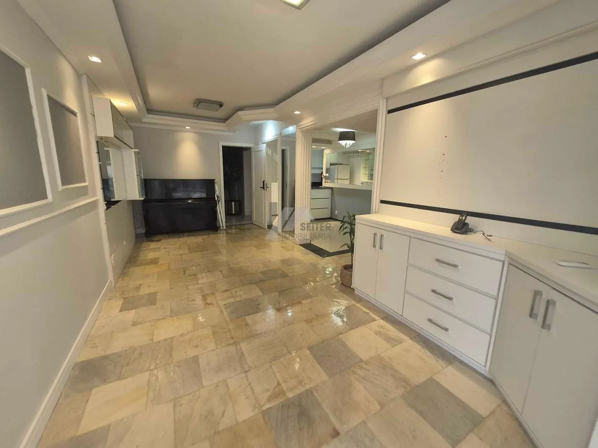 3-bedroom apartment with a glass-enclosed balcony — photo 45