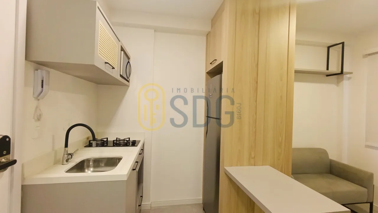 Furnished 1-bedroom apartment with glassed balcony — photo 16