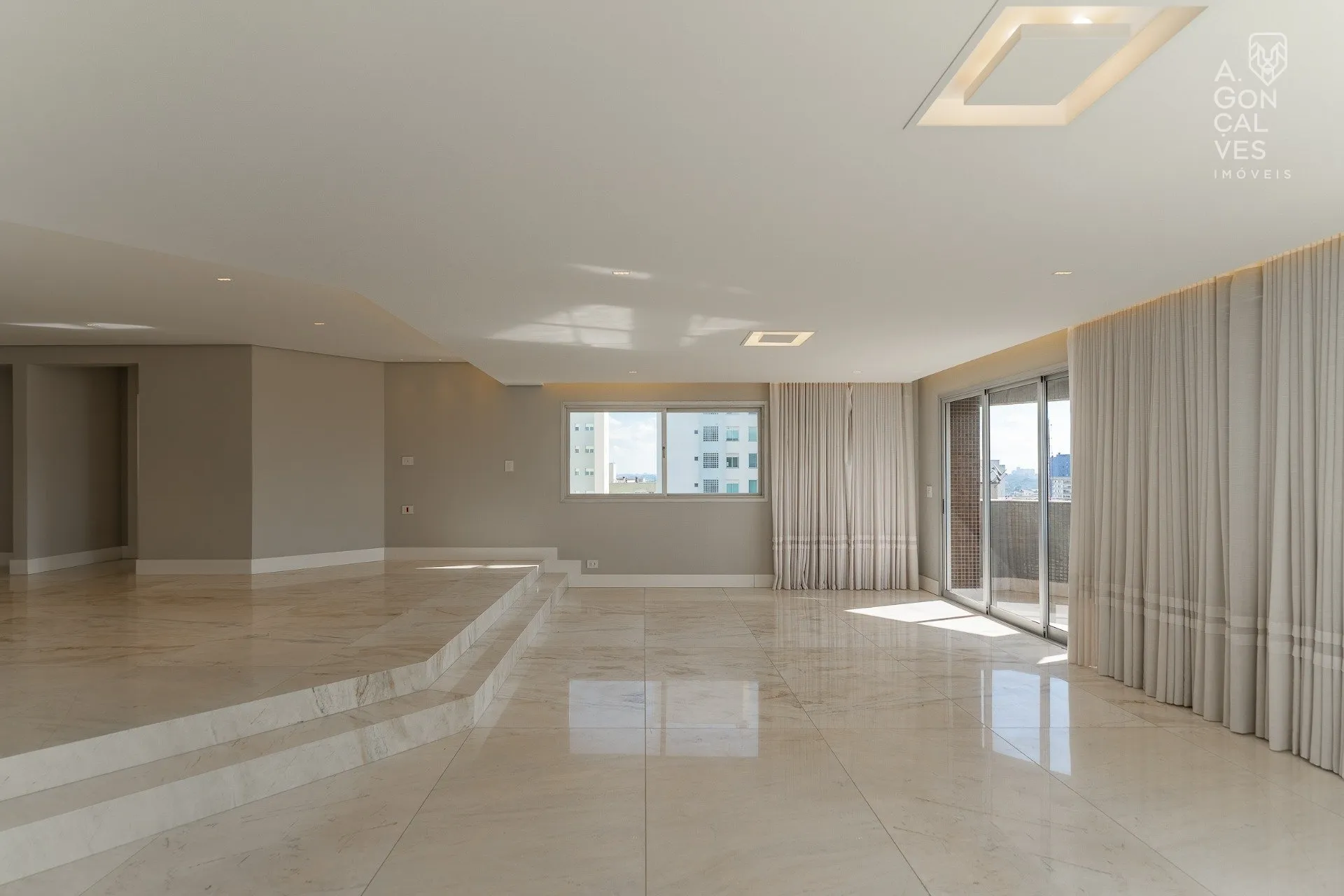 479 m² apartment with 4 bedrooms and 4 parking spaces — photo 5