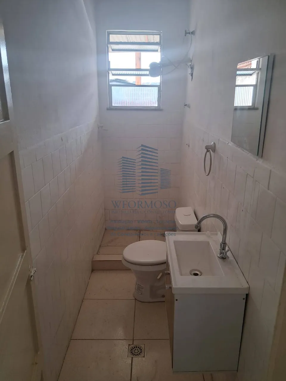 Unfurnished 1-bedroom apartment with balcony, 55 m²