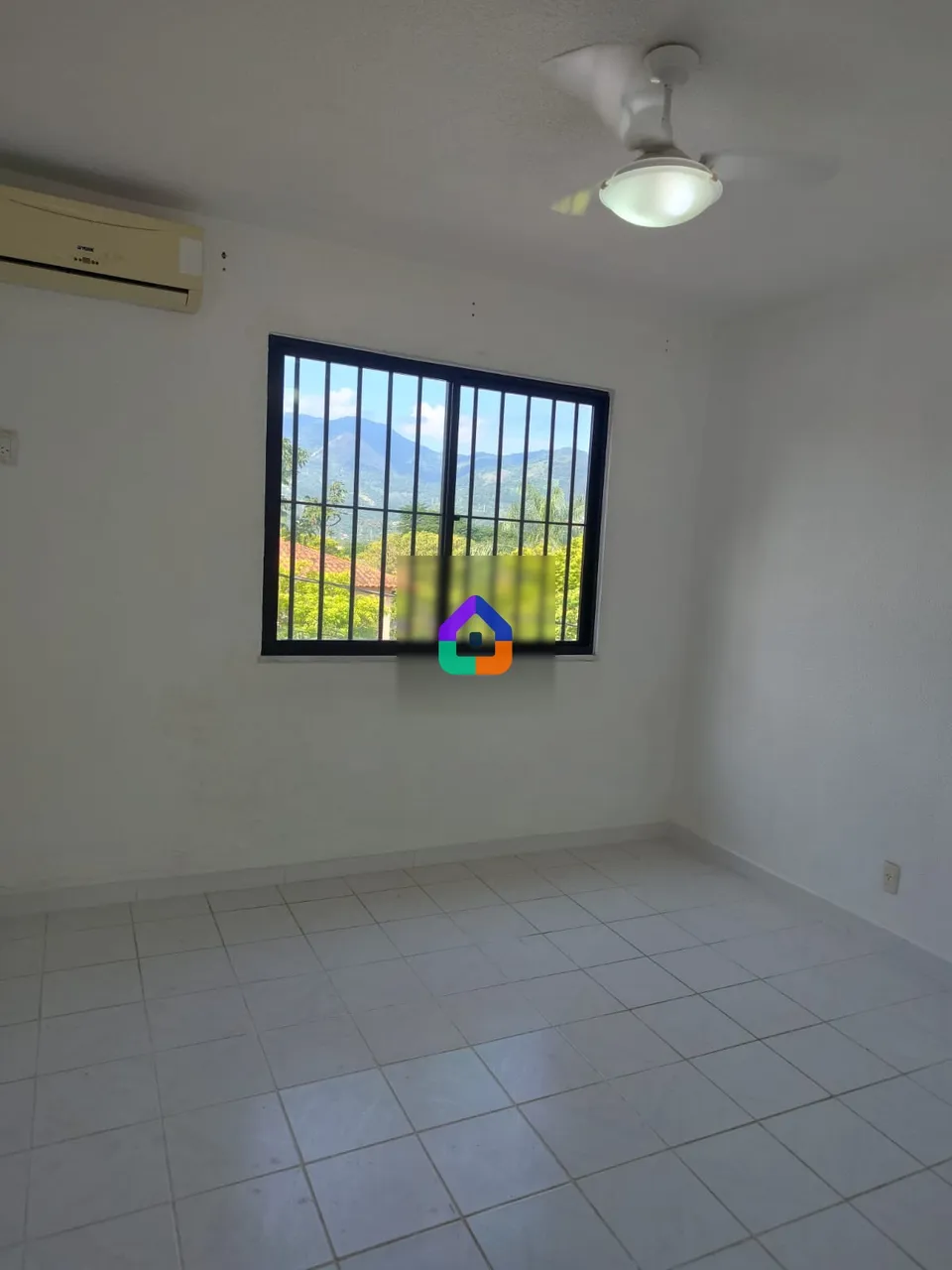 2-bedroom house with a gas stove in the kitchen — photo 8
