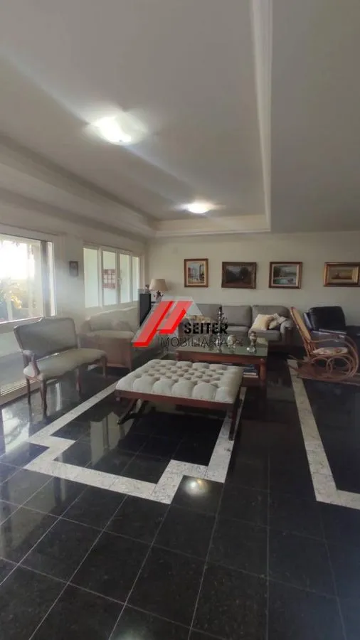 Rental house with 5 bedrooms and an open-plan kitchen — photo 13