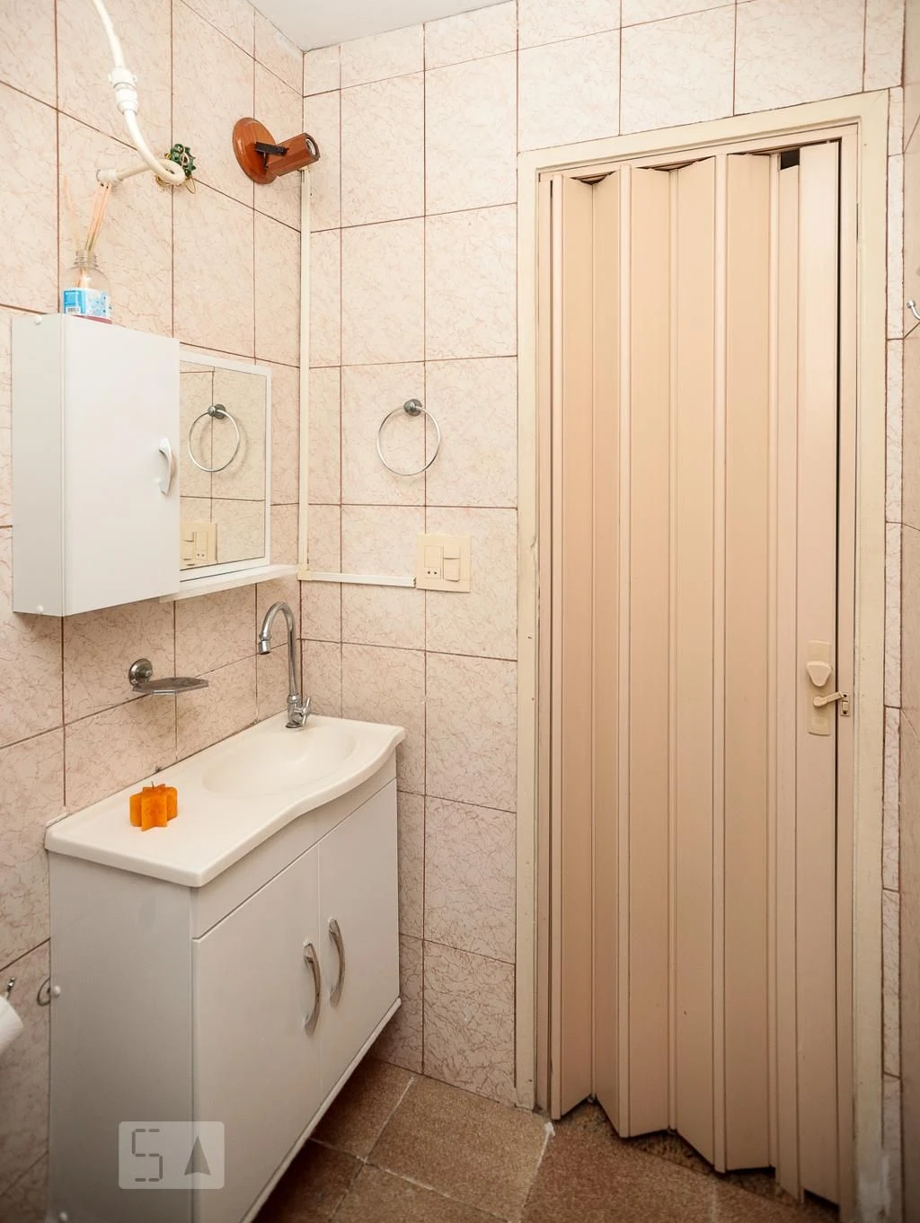 1-bedroom unfurnished apartment with parking and laundry — photo 9