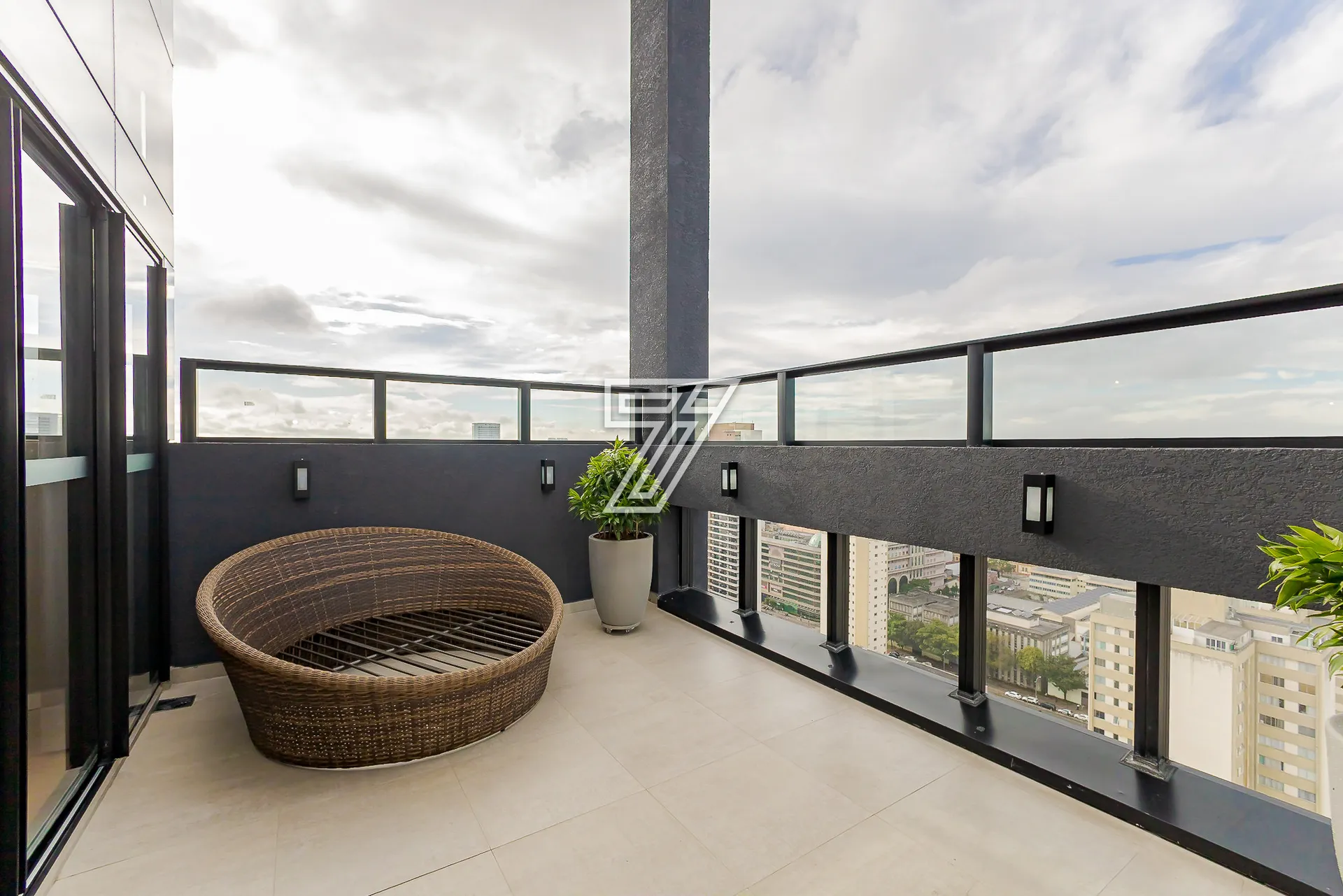 Floor-to-ceiling windows in a one-bedroom apartment, 29 m² — photo 27