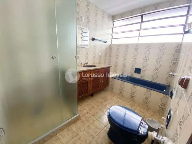 190 m² house with a bathtub and a home office — photo 9