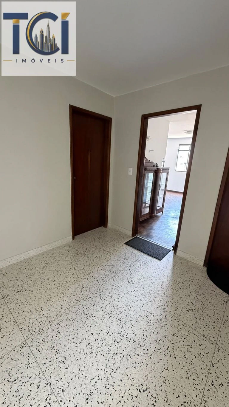 Home office in a 3-bedroom apartment, 111 m² — photo 3