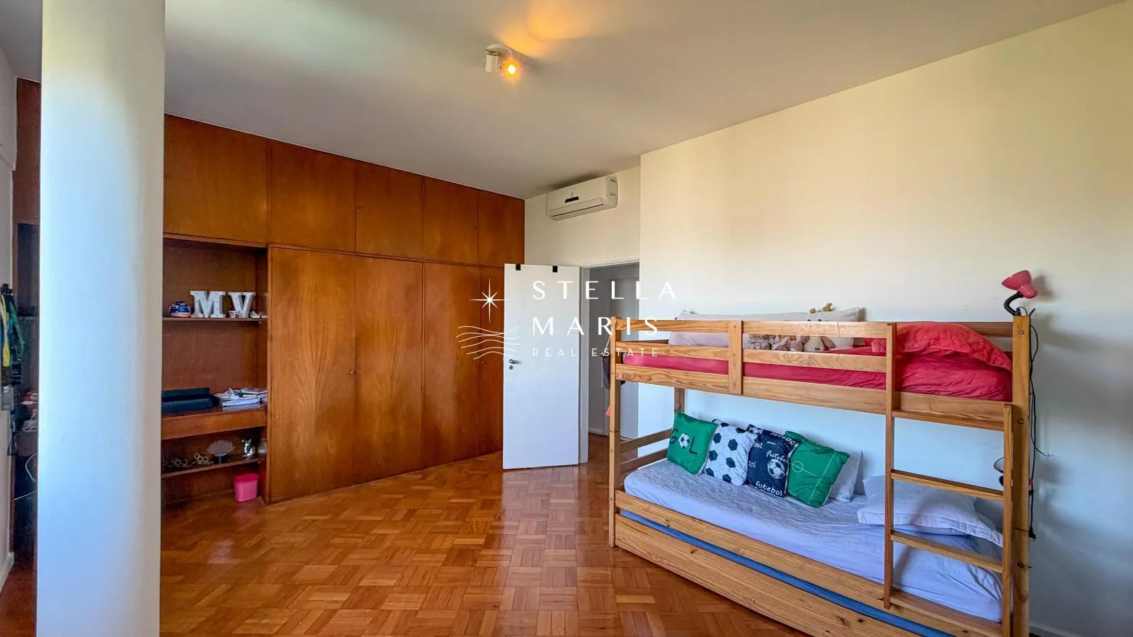 Furnished apartment, 398 m², with floor-to-ceiling windows — photo 26