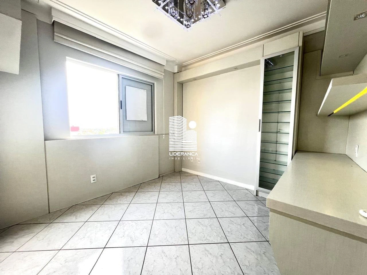 Furnished apartment, 125 m², with a glass-enclosed balcony — photo 13