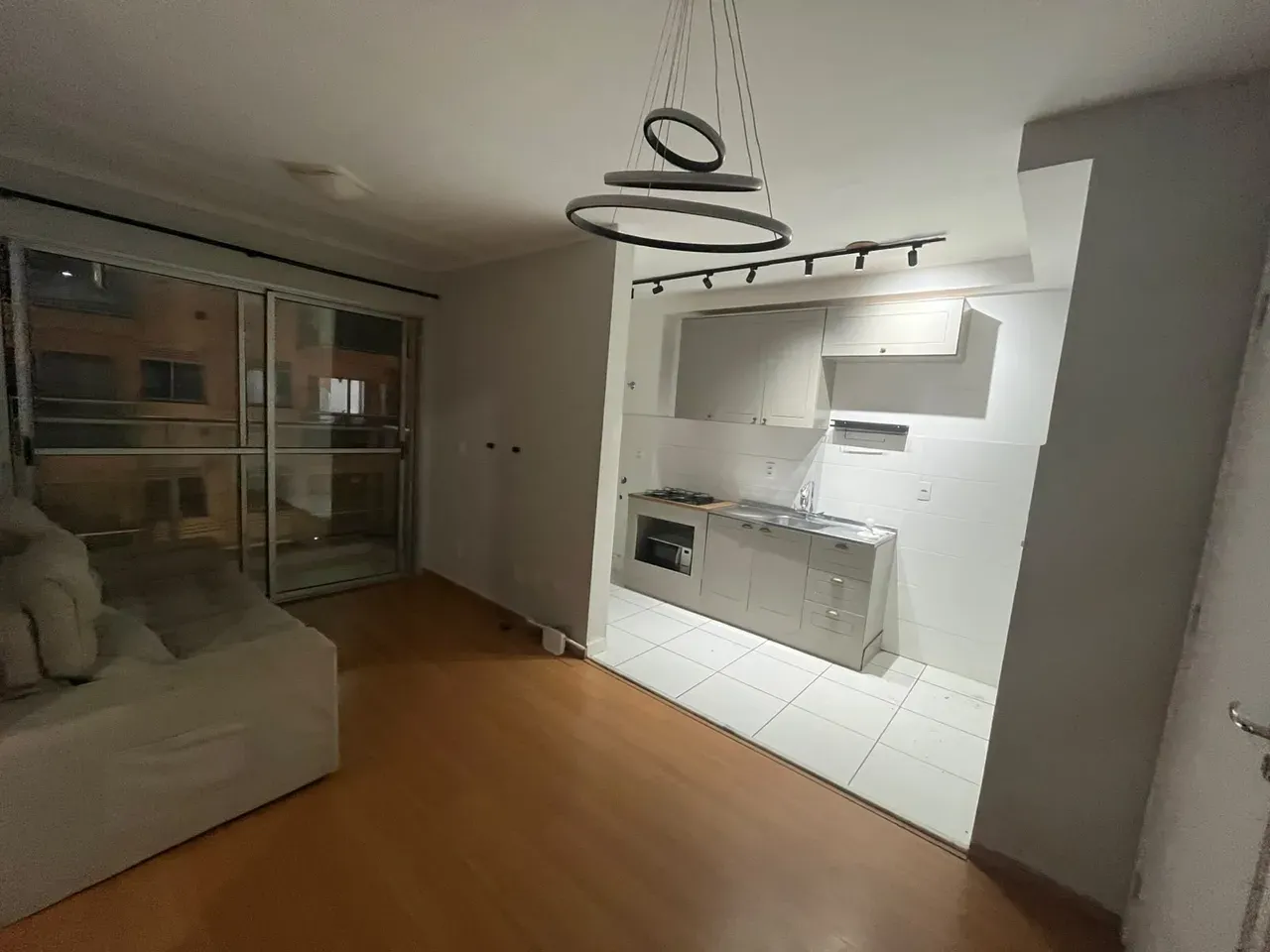 2-bedroom apartment in a building with a gym — photo 8