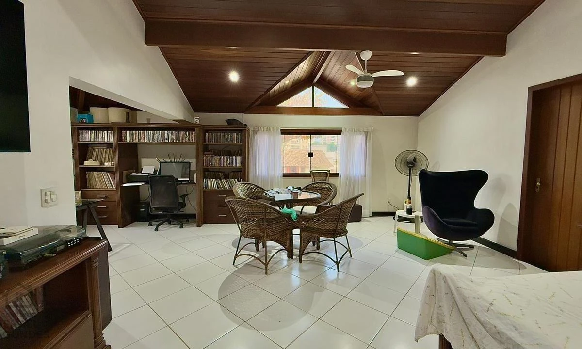 Furnished house with 6 bedrooms and 6 parking spots — photo 21
