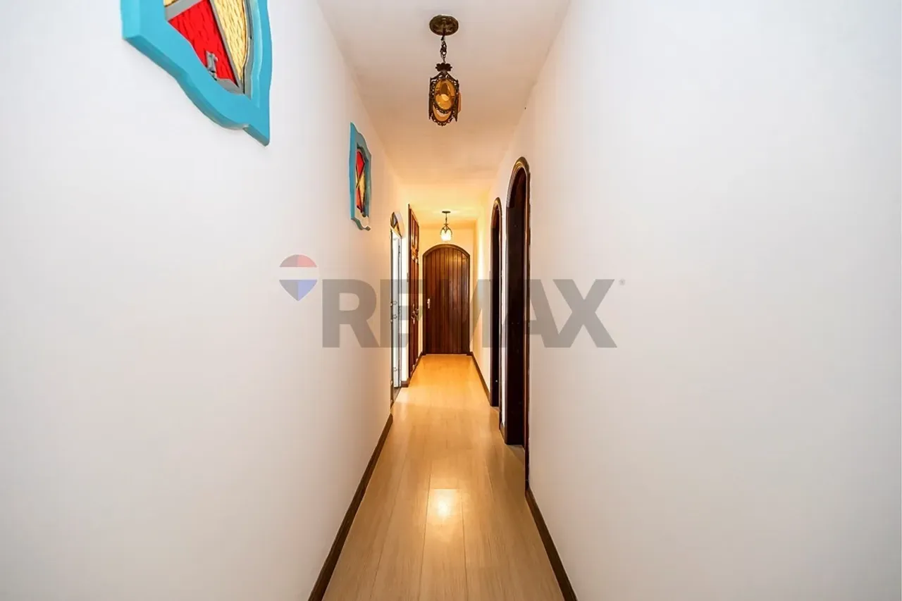 House with 3 bedrooms, 1 en-suite and private garden 309 m² — photo 48