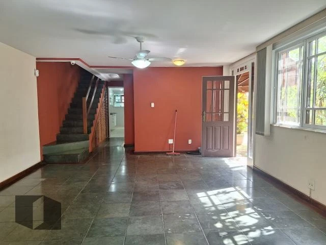 Condominium house with 4 bedrooms and 3 bathrooms — photo 15