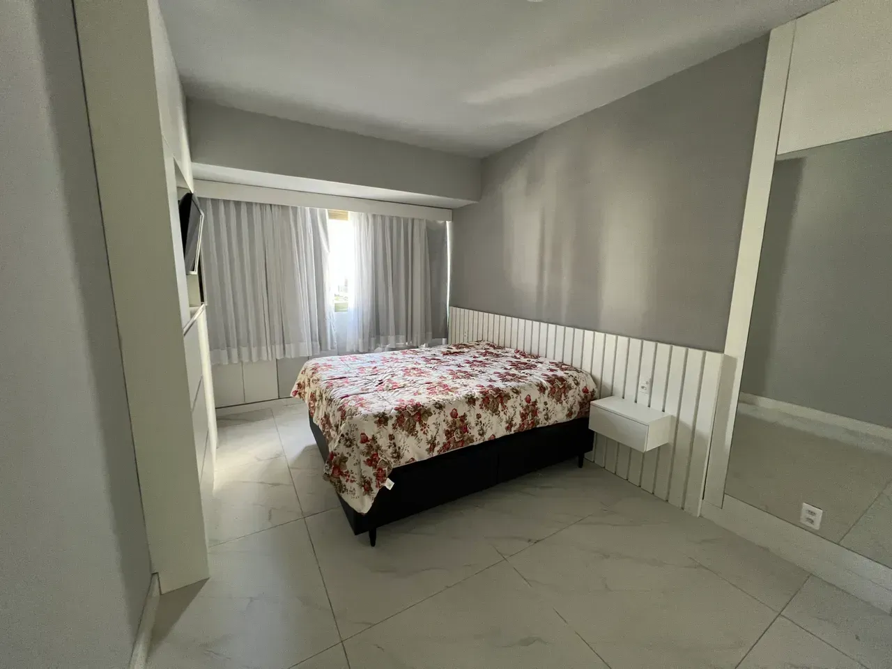Furnished 1-bedroom apartment with building pool — photo 5