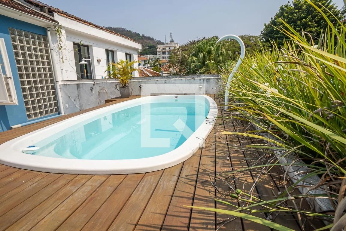 Furnished house, 300 m², with floor-to-ceiling windows — photo 68