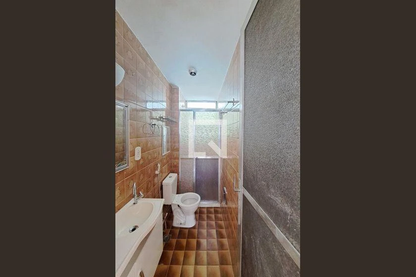 2-bedroom apartment in a building with a gym — photo 17