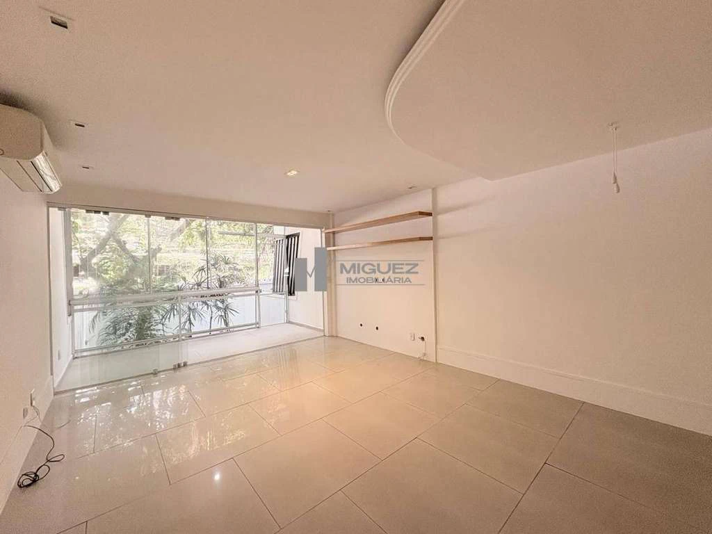 273 m² triplex house with 3 parking spaces and 5 baths — photo 11
