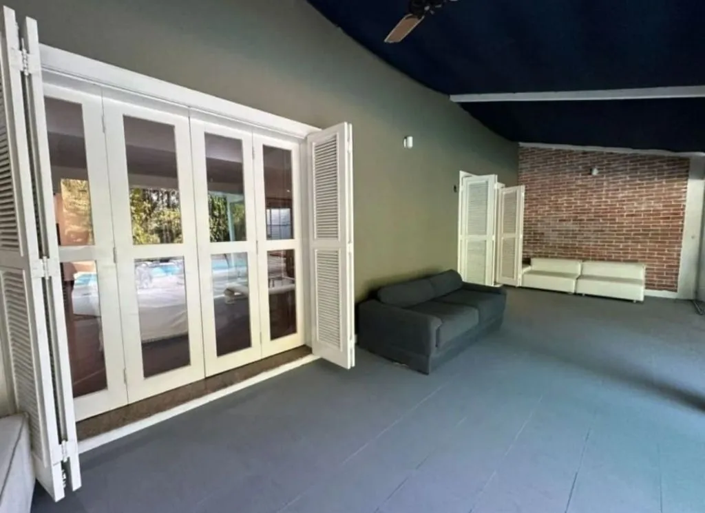 House with 5 bedrooms and 4 bathrooms, 647 m² — photo 5