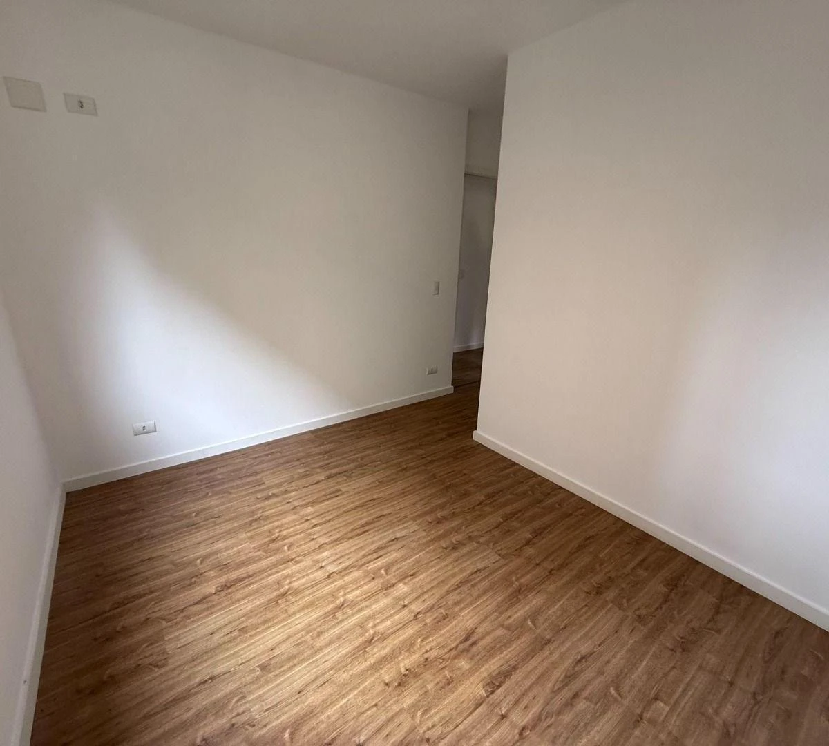 Wood or laminate floors in a 3-bedroom apartment, 65 m² — photo 21