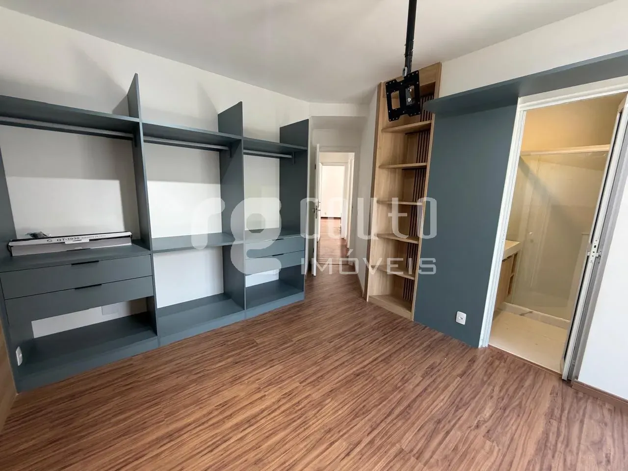 3-bedroom apartment with built-in wardrobes and balcony — photo 17