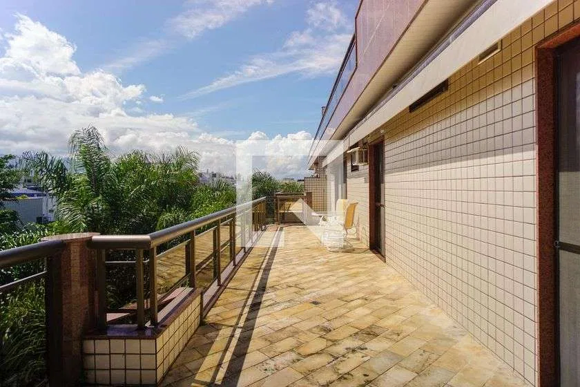 Duplex with 5 bedrooms and 550 m², 5 parking spaces — photo 2
