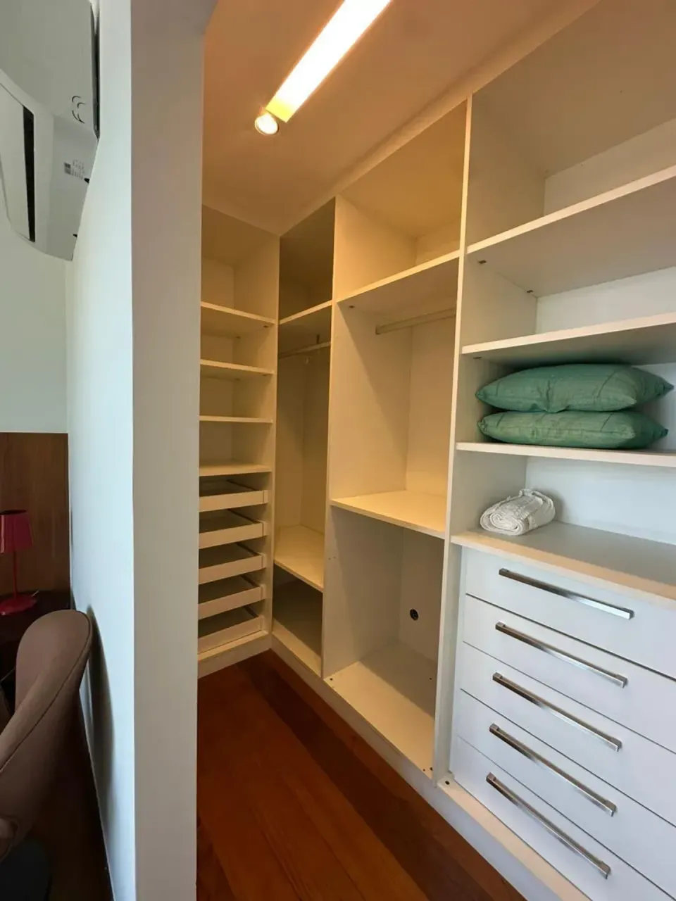 Furnished house with 4 bedrooms, balcony and 5 bathrooms — photo 19