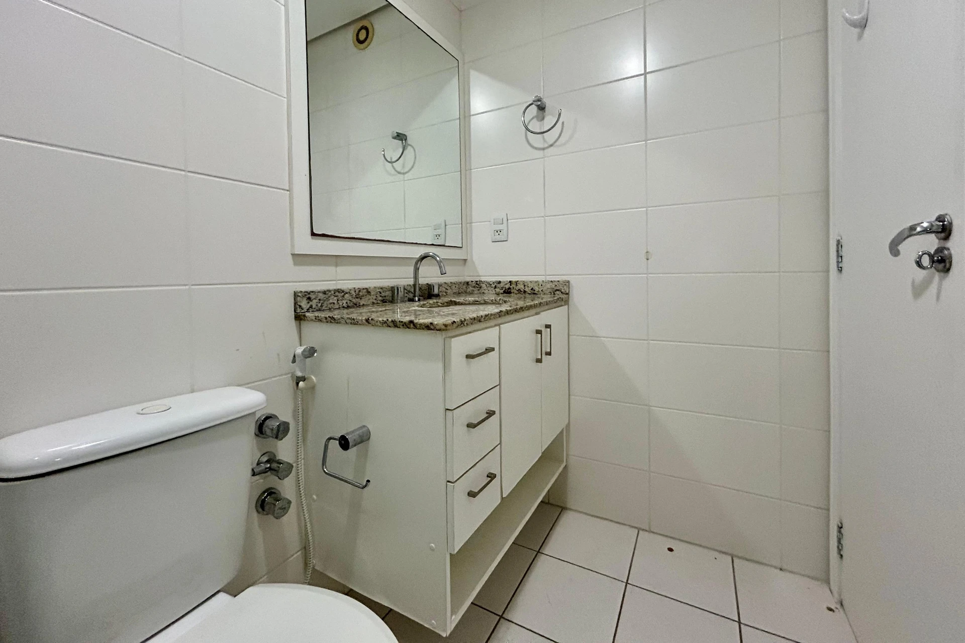 2-bedroom apartment in a building with a gym — photo 30
