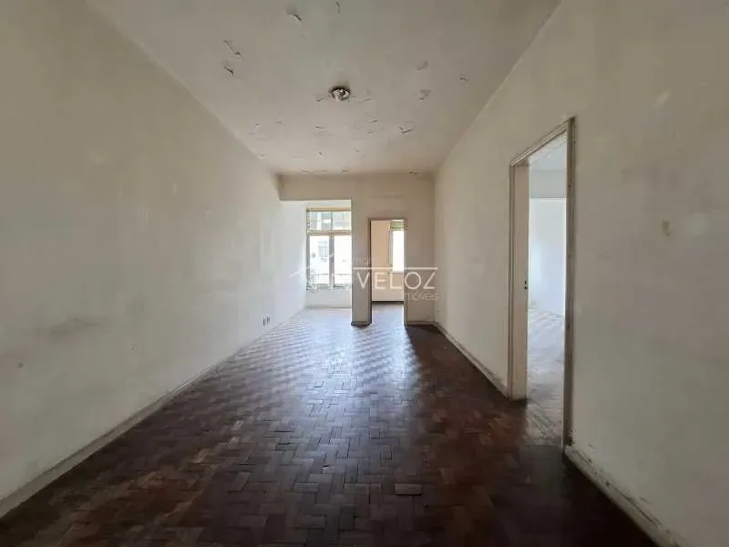 Дерев'яна підлога або ламінат та 3 спальні: квартира 100 м²