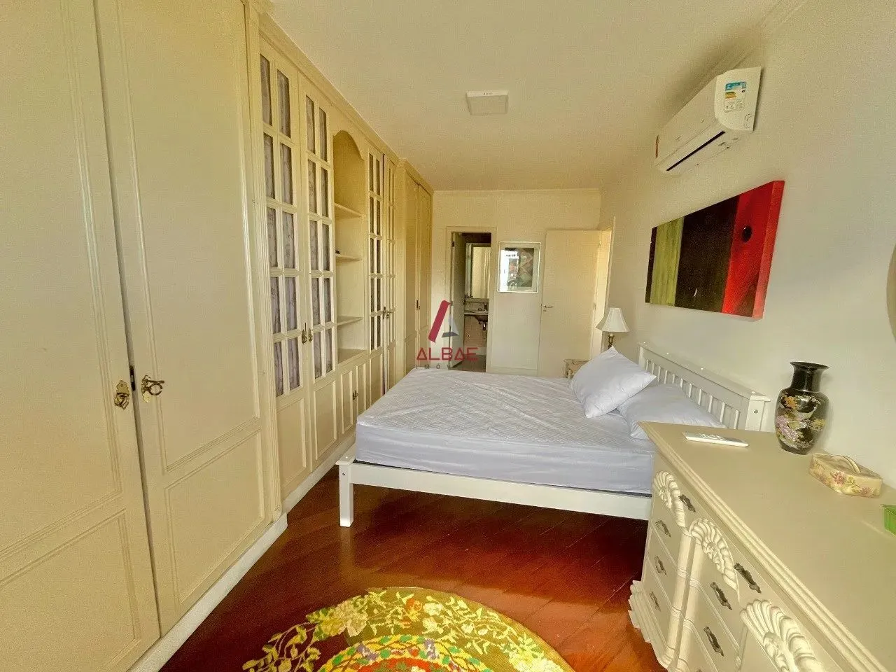 3-bedroom apartment with a balcony and 4 bathrooms — photo 2