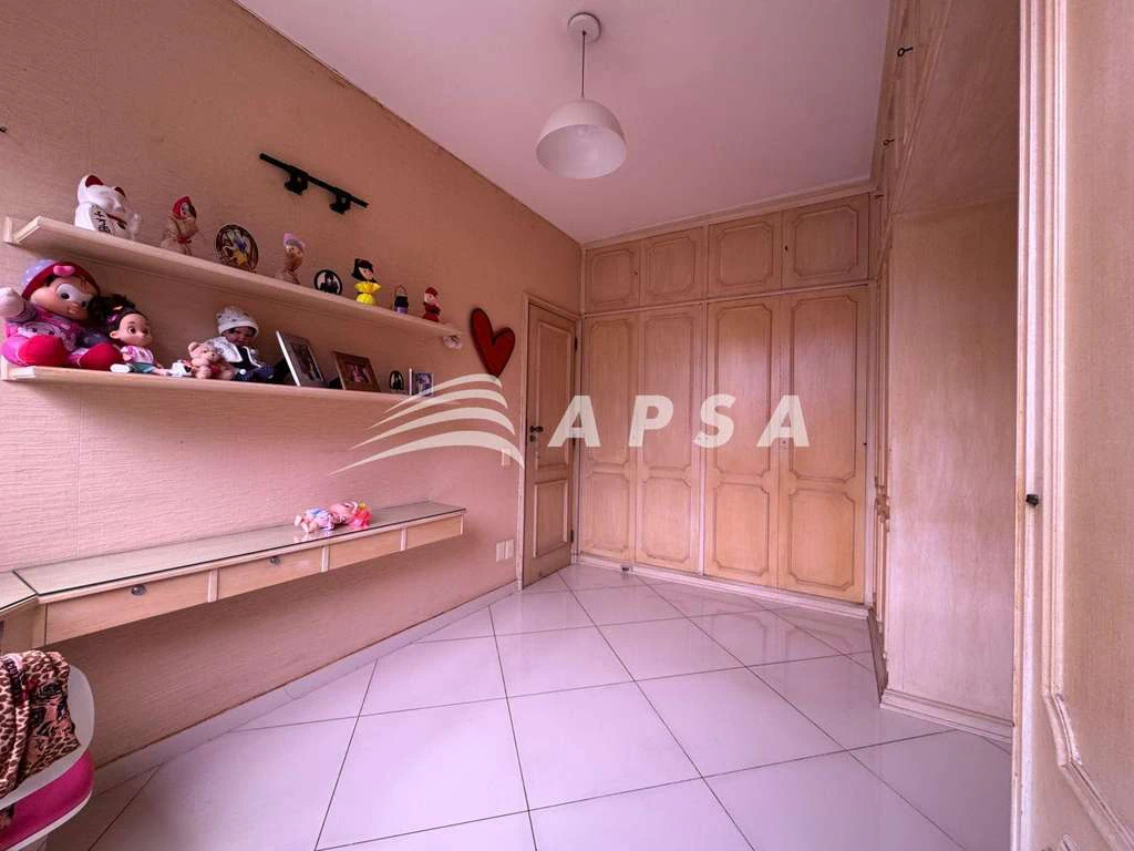 Furnished 208 m² apartment with 3 bedrooms and 2 parking spots — photo 17