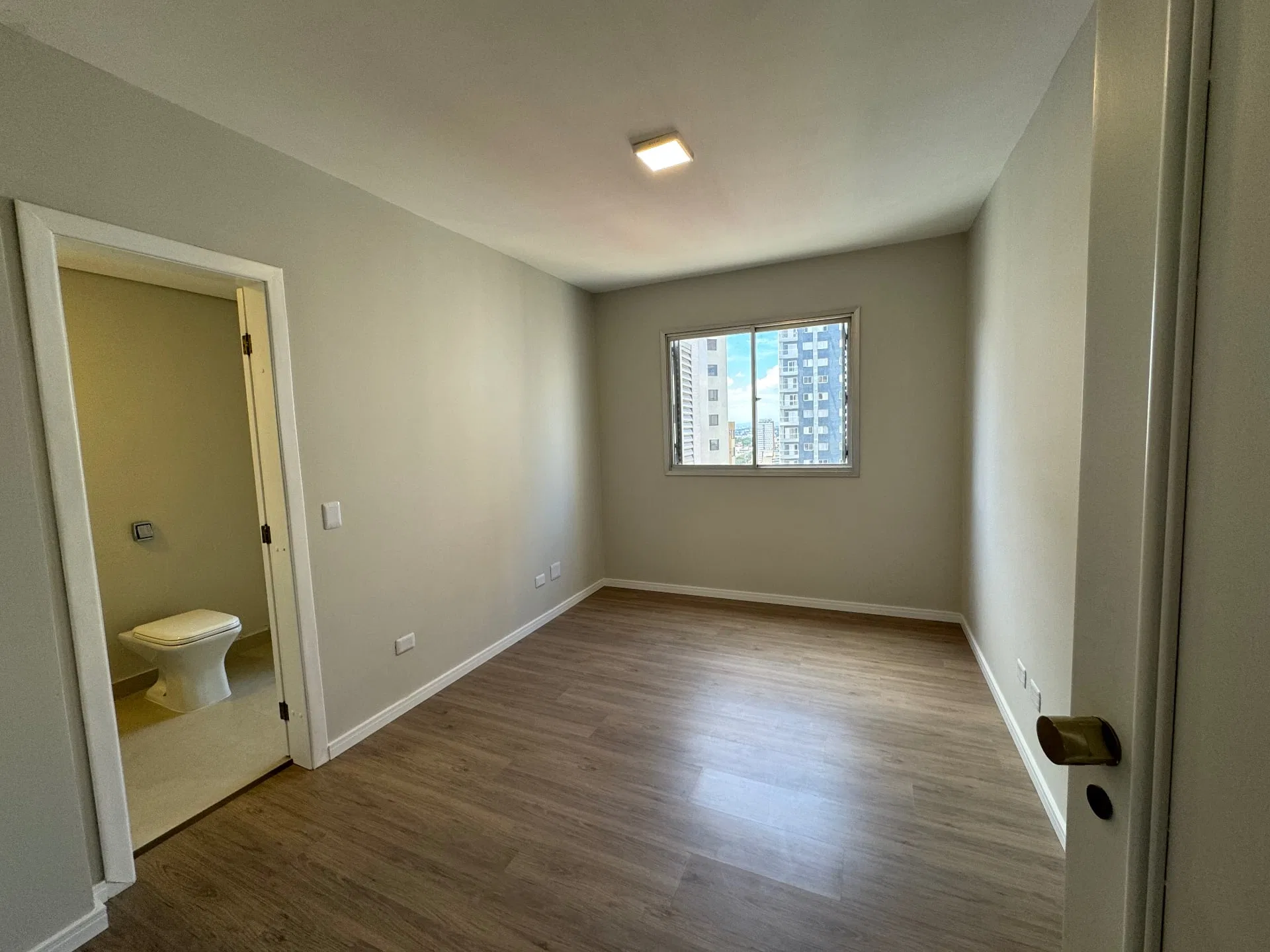 205 m² apartment on the 12th floor with 3 bathrooms — photo 2