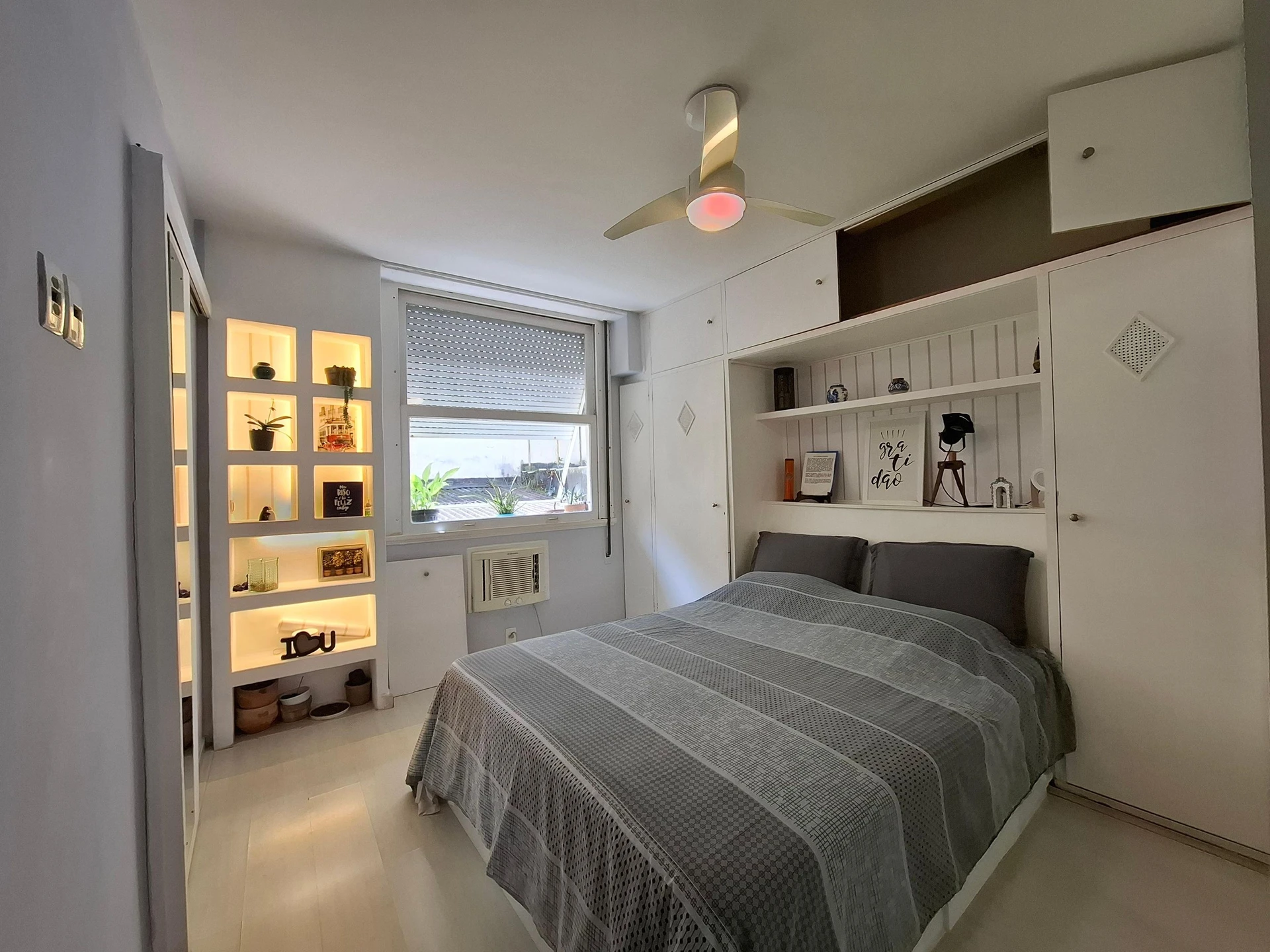 Furnished apartment, 100 m², with floor-to-ceiling windows — photo 3