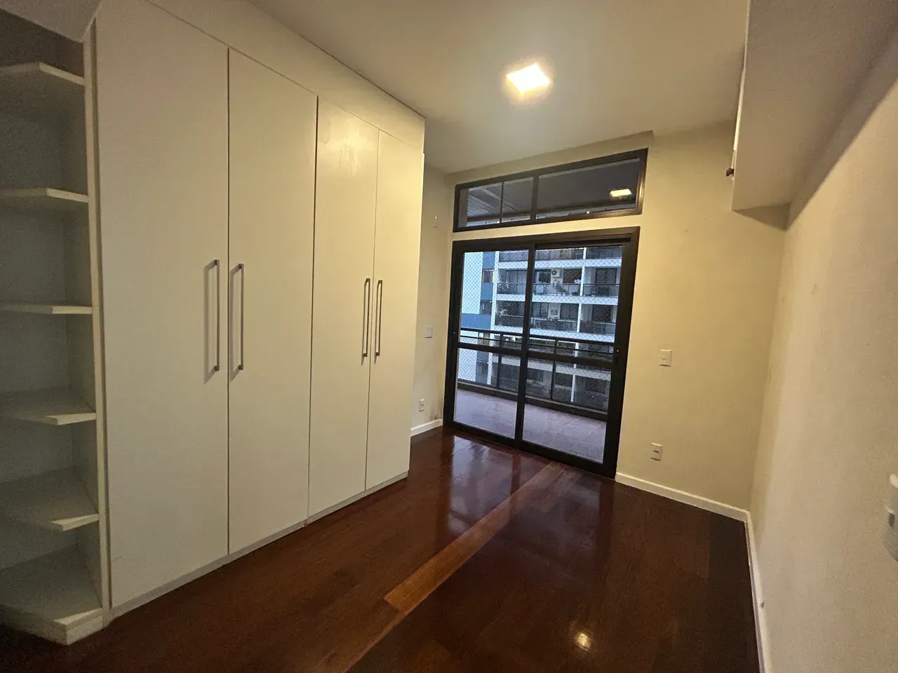 3-bedroom apartment with a glassed-in balcony and 130 m² — photo 3