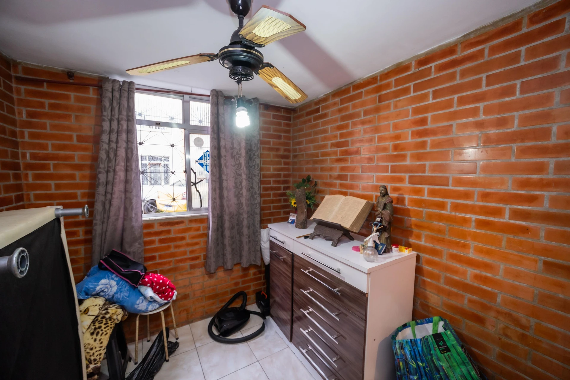Furnished 2-bedroom apartment with 1 bathroom — photo 33
