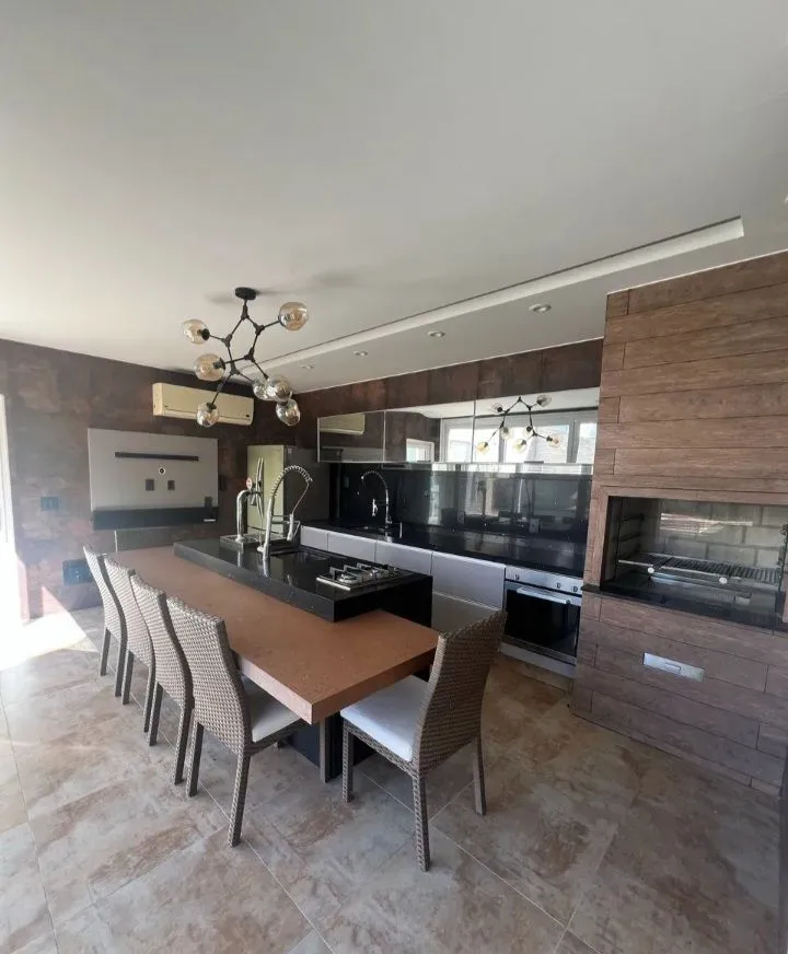 Casa mobiliada com 6 quartos e 6 banheiros e cozinha aberta — photo 3