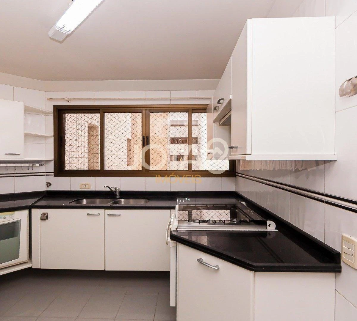 Apartment with 3 bedrooms, 1 en-suite and balcony — photo 12