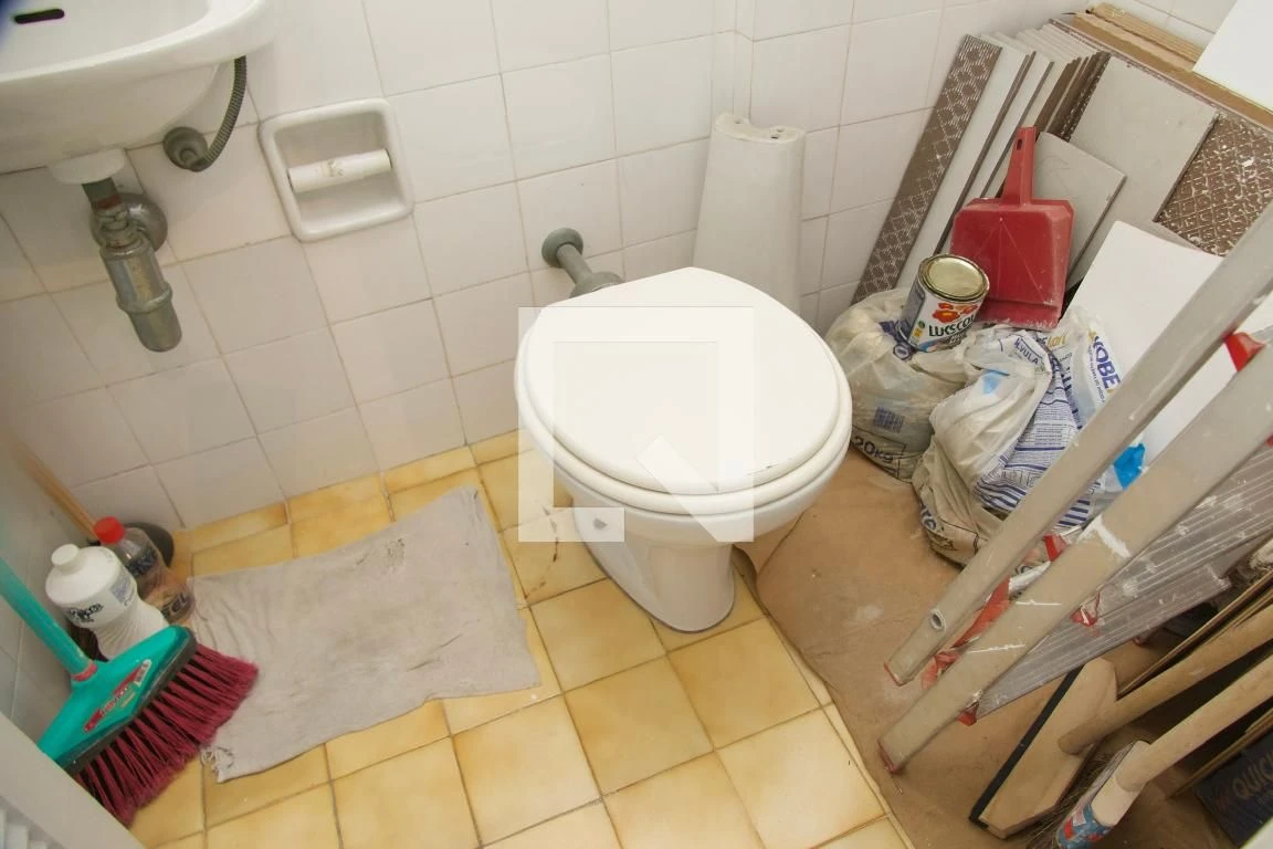 1-bedroom apartment with enclosed kitchen and balcony — photo 42